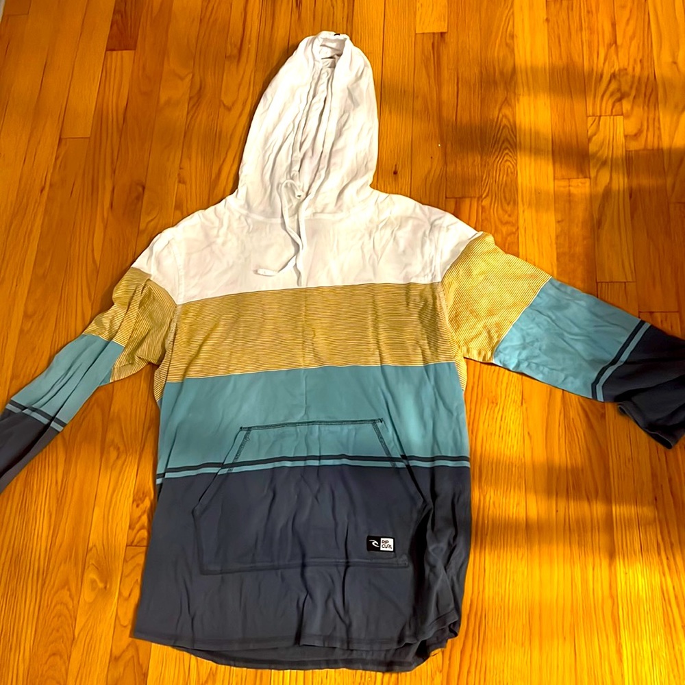 Light weight rip curl hoodie (M)